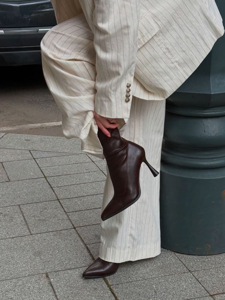 Bota com salto fino — 1